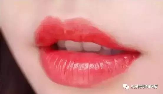 唇部怎么避免做花唇,乌唇变自然唇怎么调
