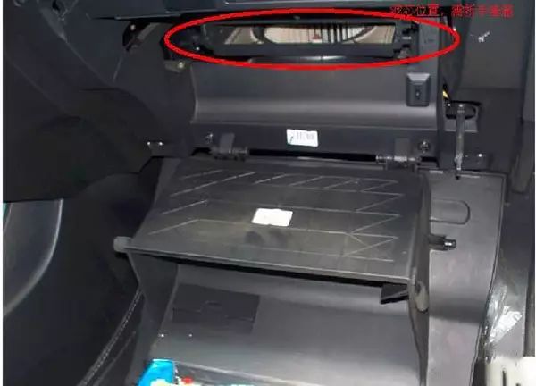 奔驰glc空调滤清器,奔驰空调滤芯拆卸技巧