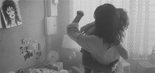 暖过拥抱，柔过亲吻，只有羊绒衫能给女人温柔的怀抱