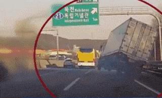 以前身上纹个蝎子怎么遮盖,去年一年胖了30斤