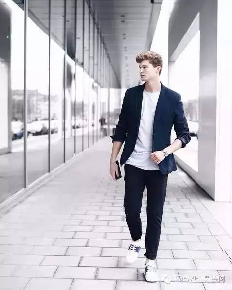 管你花枝招展，我却独爱黑白