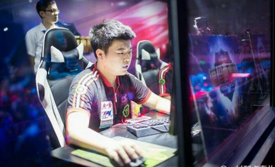 lol职业选手鼠标,lol职业选手操作键盘鼠标视频