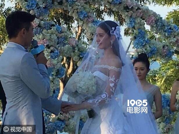 隆诗大婚深情告白霍建华抢合照新郎扬言生5个