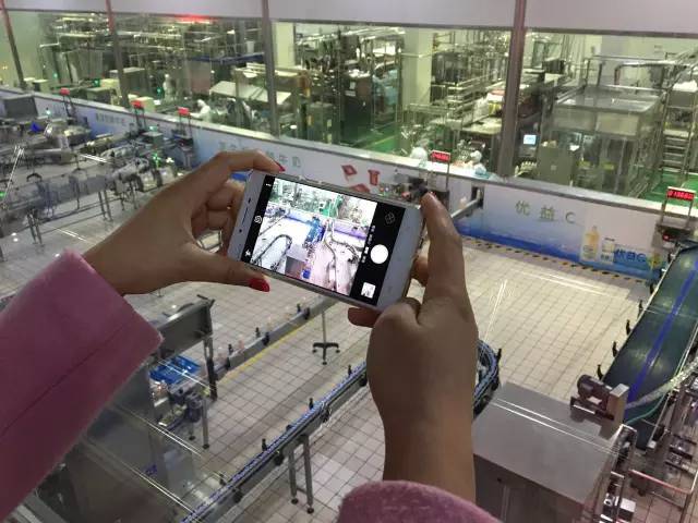 “牛奶男星”怎么喝出来，带你们看看蒙牛工厂内部就知道了！