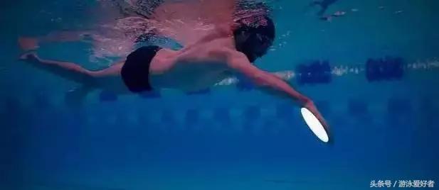 自由泳划水动作练习讲解,一看就会的自由泳划水的标准技巧