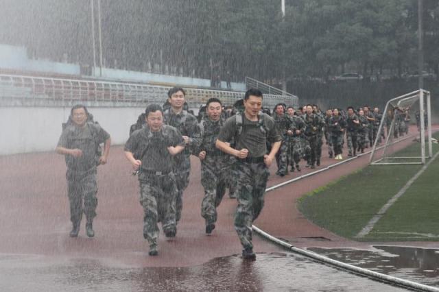 50岁马拉松跑进230的有多少人,51岁博导