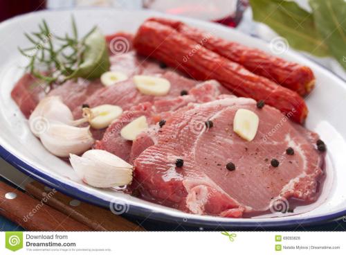 猪肉冷冻时间长了吃会不会中毒,猪肉与哪种食物同食危害较大