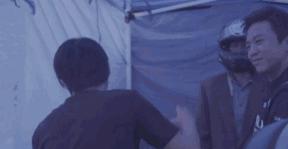 假摔、吊威亚、真人被撞飞，影视剧中的车祸戏是这么拍的？！