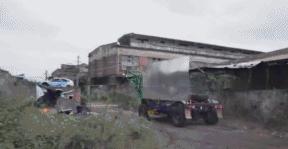 假摔、吊威亚、真人被撞飞，影视剧中的车祸戏是这么拍的？！