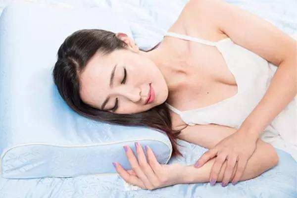 孕期几周开始侧卧睡,16周的孕妇的睡姿怎样才正确