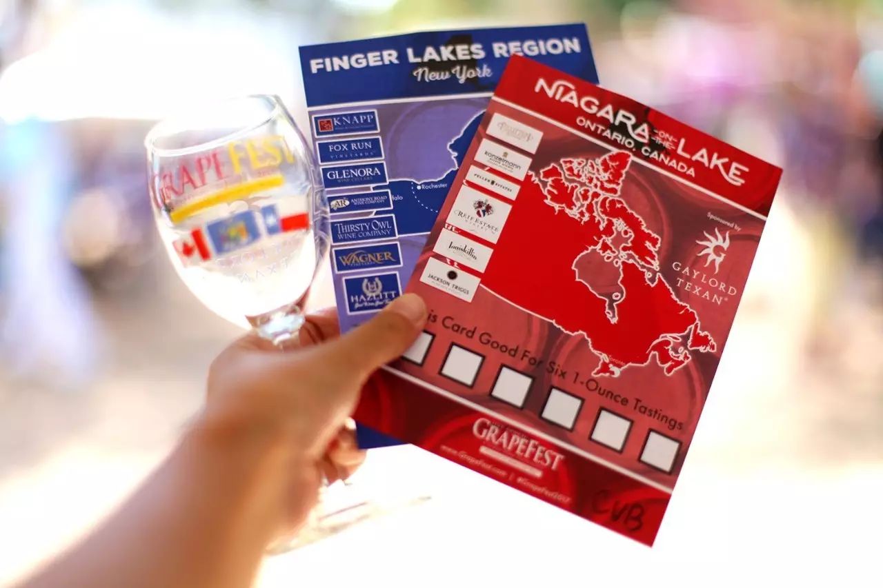 手工艺人、辣妹、肌肉男、音乐人……那条太多欢乐的街！