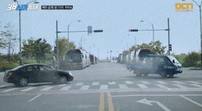 假摔、吊威亚、真人被撞飞，影视剧中的车祸戏是这么拍的？！