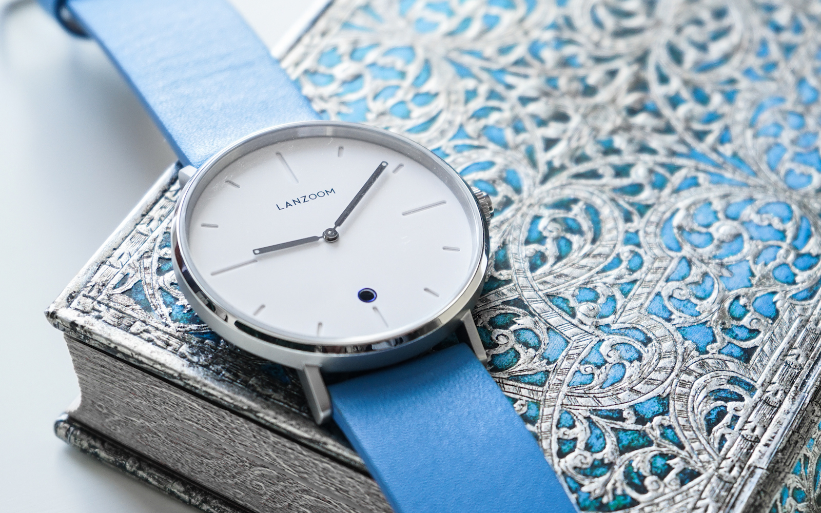 苹果手表更好还是太空人手表更好,苹果智能表值得买吗