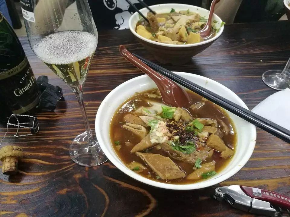 葡萄酒搭配中餐攻略你知道几个,适合西班牙葡萄酒的餐酒搭配方案