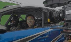 假摔、吊威亚、真人被撞飞，影视剧中的车祸戏是这么拍的？！