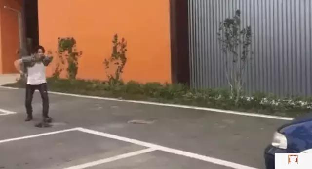 假摔、吊威亚、真人被撞飞，影视剧中的车祸戏是这么拍的？！