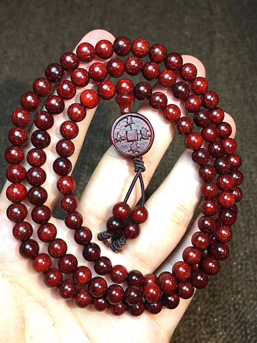 小叶紫檀用手盘了两天有点发乌,盘乌了的小叶紫檀