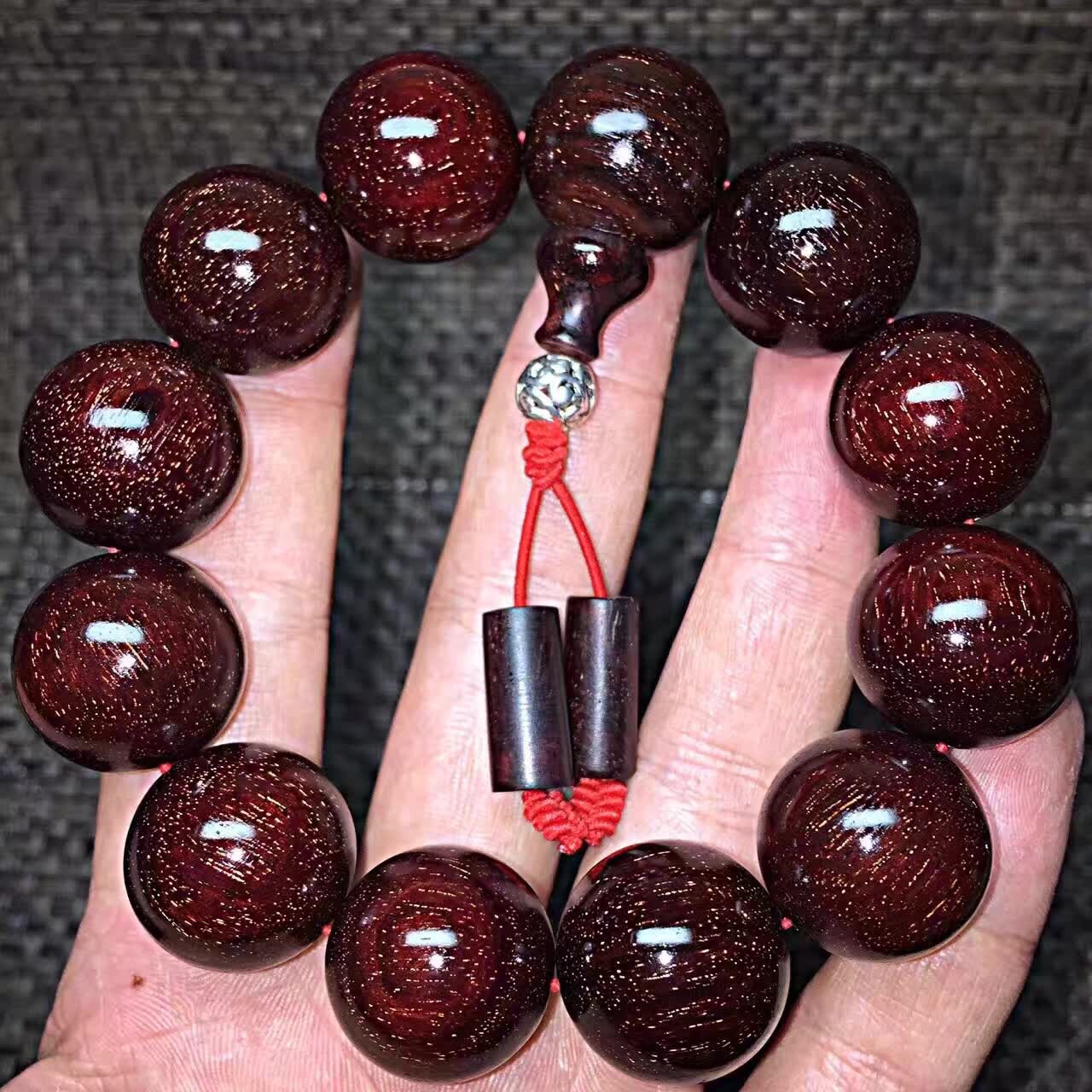 小叶紫檀用手盘了两天有点发乌,盘乌了的小叶紫檀