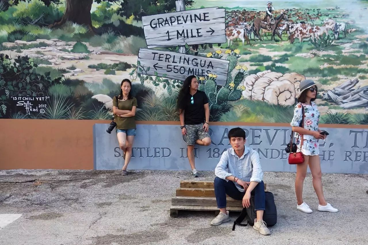 手工艺人、辣妹、肌肉男、音乐人……那条太多欢乐的街！