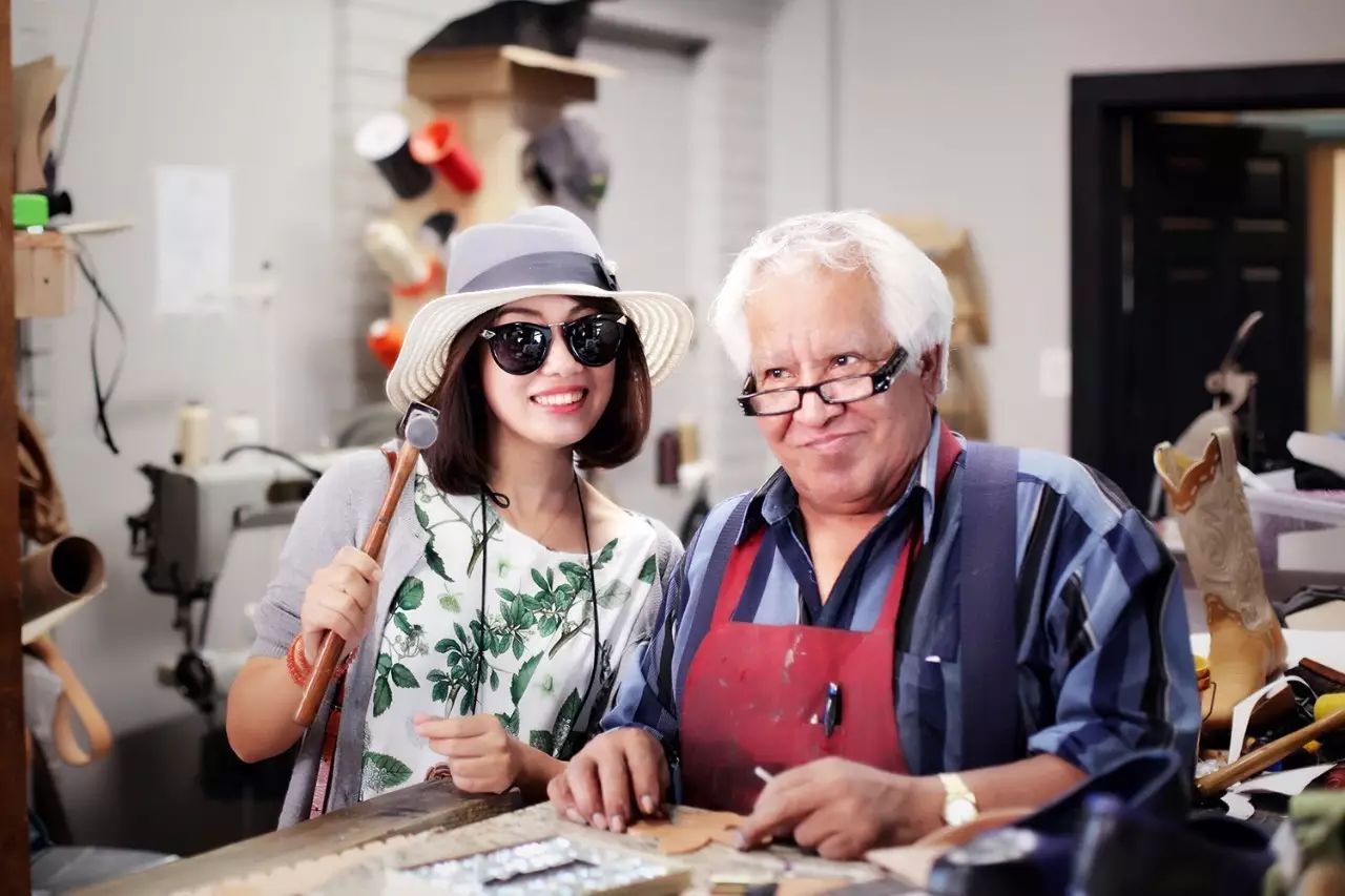 手工艺人、辣妹、肌肉男、音乐人……那条太多欢乐的街！