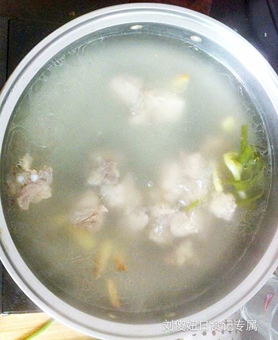 美味又香甜可口的排骨汤,鲜香美味的排骨汤