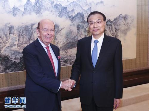 光明早报：贴吧、微博等被罚；节前油价迎两连涨