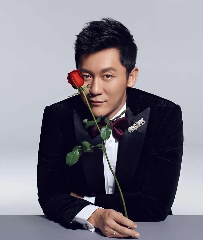 19岁出道，抱得美人归，转型当导演新作媲美《战狼2》成人生赢家