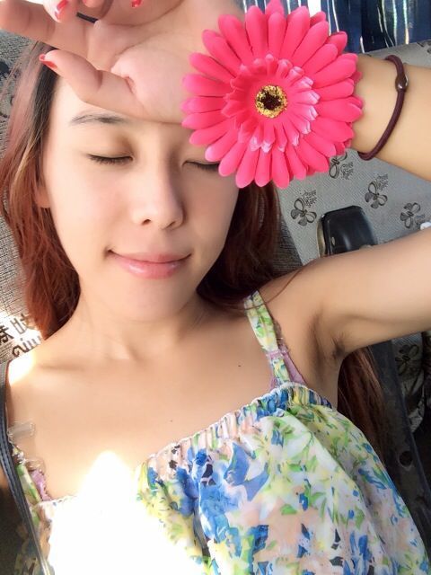 在三亚的沙滩上晒太阳,三亚海边晒太阳