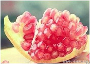 石榴汁滴在衣服上干了怎么洗,浅色衣服染上石榴汁怎么去除