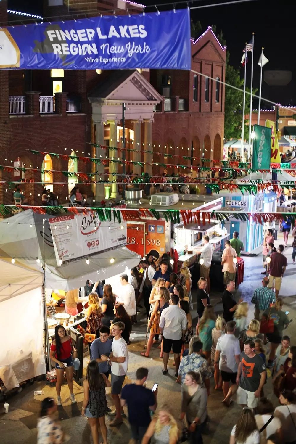 手工艺人、辣妹、肌肉男、音乐人……那条太多欢乐的街！