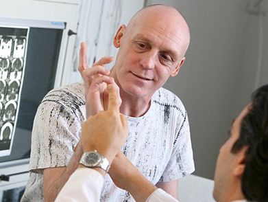 晨起手指麻木是什么原因和征兆,晨起手肿胀要警惕四种病