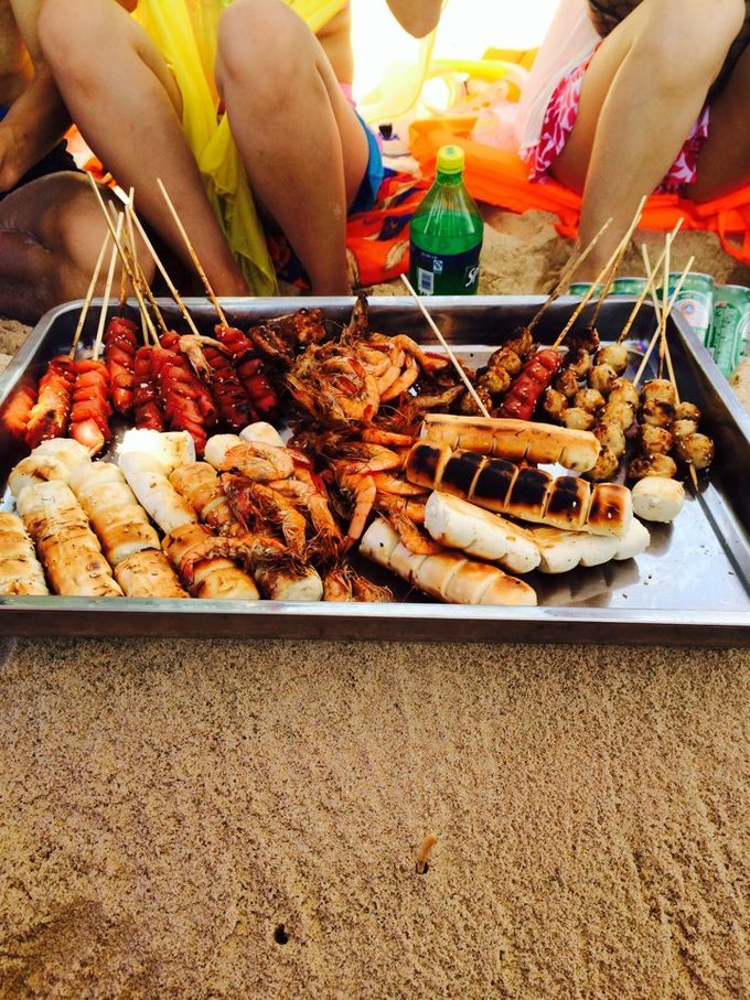 在三亚的沙滩上晒太阳,三亚海边晒太阳