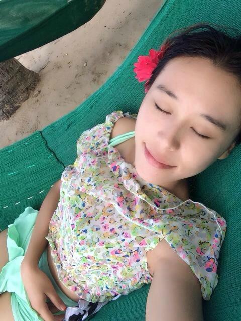 在三亚的沙滩上晒太阳,三亚海边晒太阳