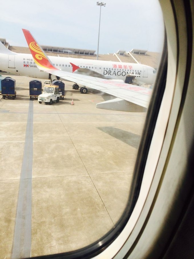 在三亚的沙滩上晒太阳,三亚海边晒太阳