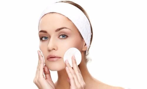 朵嘉浓秋莲：用雅漾都过敏是激素脸吗？极度干燥的过敏肌怎么办？