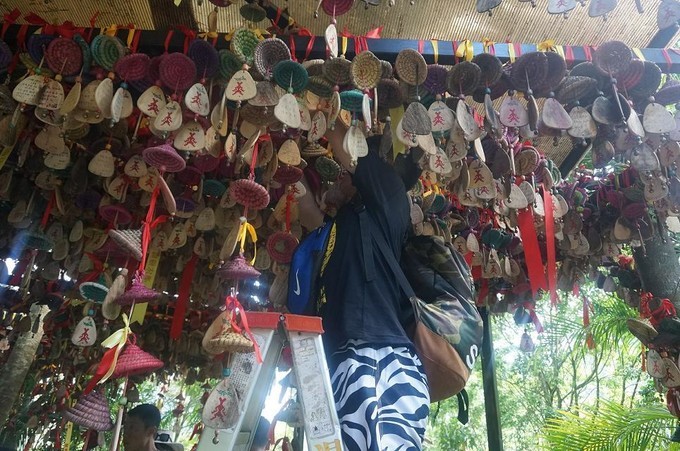 在三亚的沙滩上晒太阳,三亚海边晒太阳