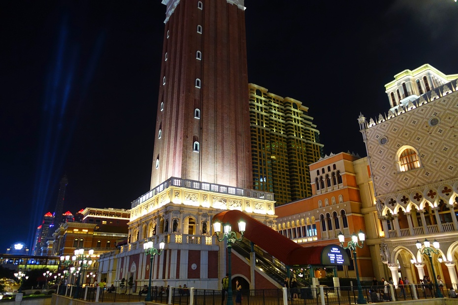 澳门威尼斯金碧光辉吗,澳门威尼斯人金碧光辉的大堂长廊