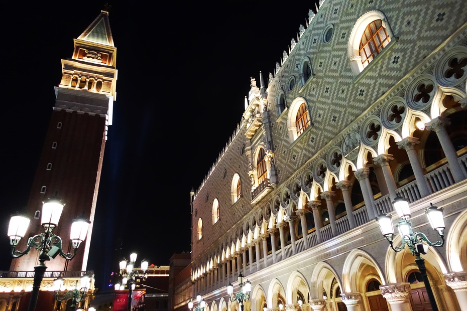 澳门威尼斯金碧光辉吗,澳门威尼斯人金碧光辉的大堂长廊