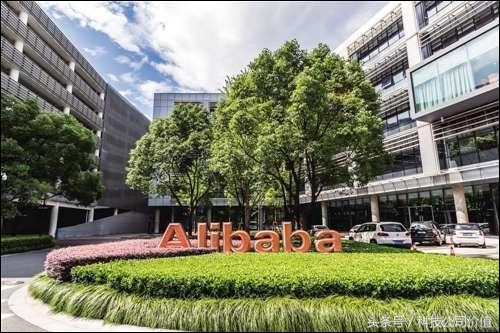 整个加拿大沸腾了！为见他特鲁多“冷落”英国王子和美国第一夫人