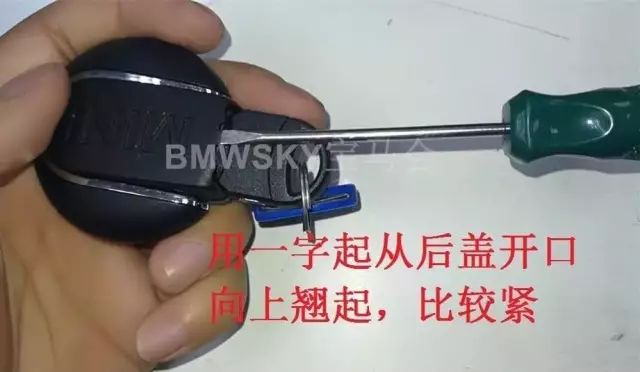 宝马x3的车钥匙电池怎样更换,宝马120i钥匙更换电池视频