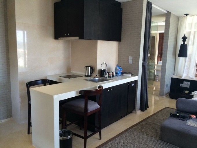 在三亚的沙滩上晒太阳,三亚海边晒太阳