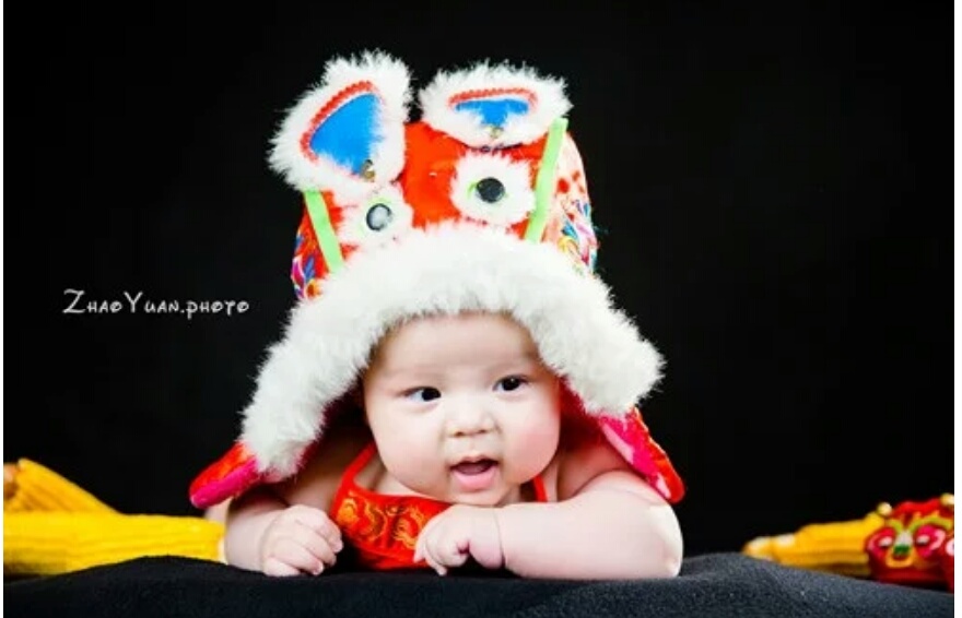 宝宝爱撕纸妈妈该不该阻止,专家说不要阻止孩子撕纸