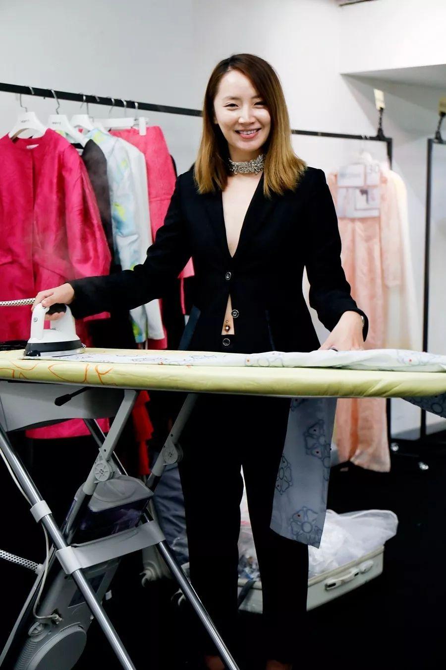 首登米兰，亲子女王“荷”你引领世界亲子装潮流