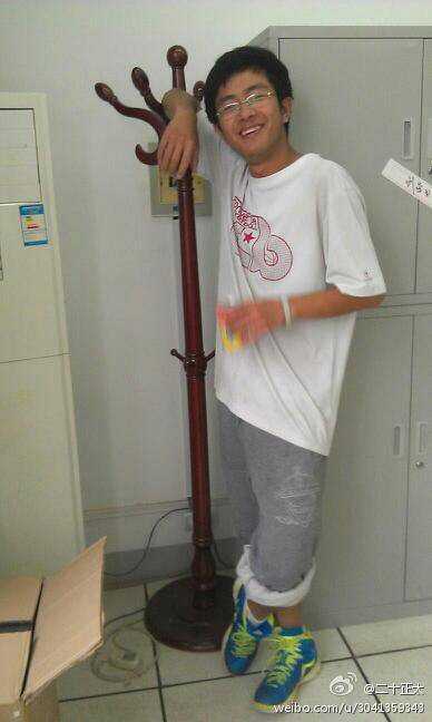 从丑男变成帅哥短视频,丑男生变帅有什么技巧