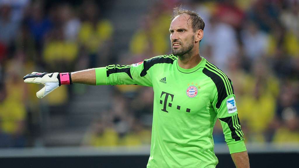 诺伊尔说出九年秘密：脚上一直带金属片比赛，对手术很乐观