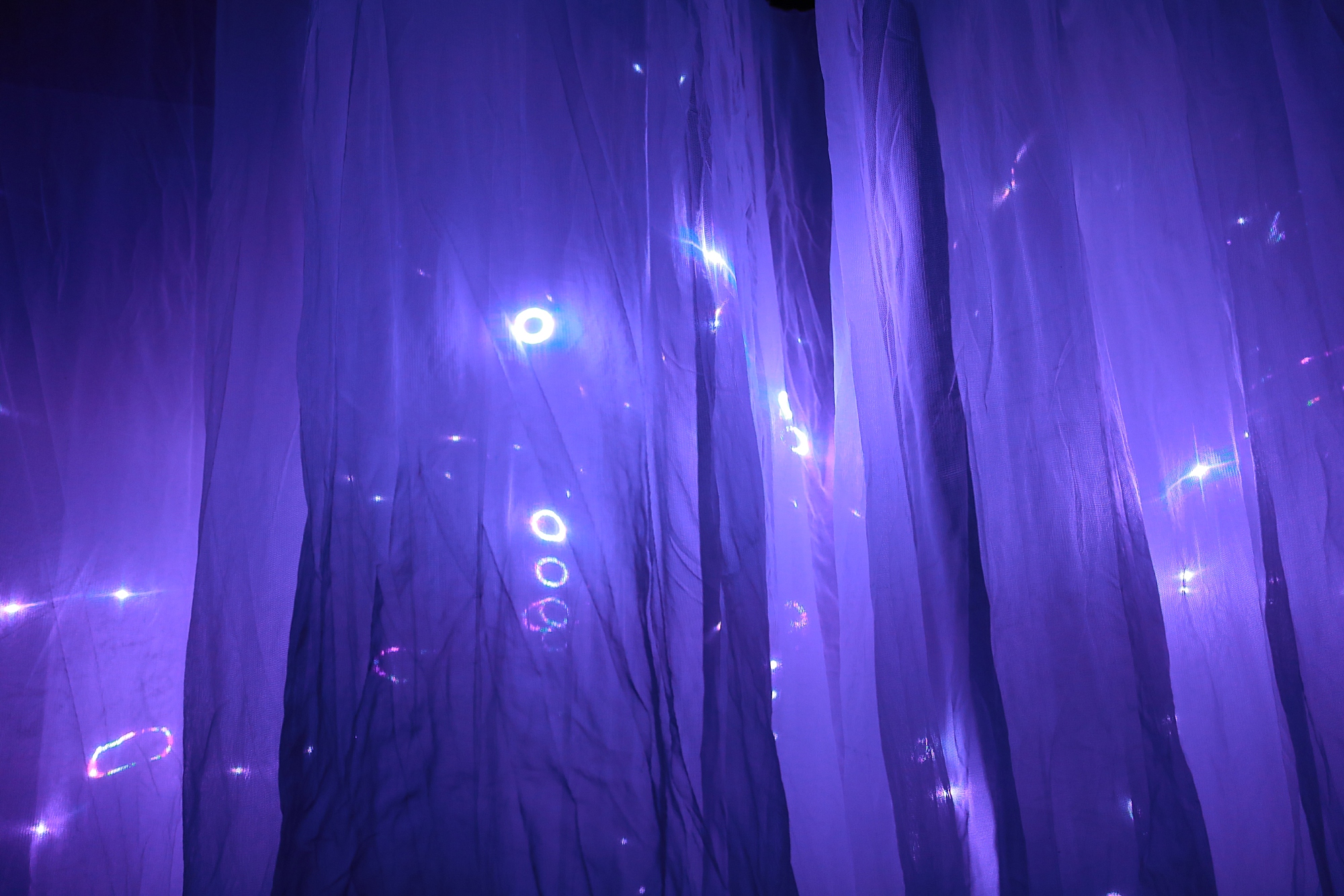 老程序员用几块破“蚊帐布”，创造最绚丽多彩的“云纱”艺术