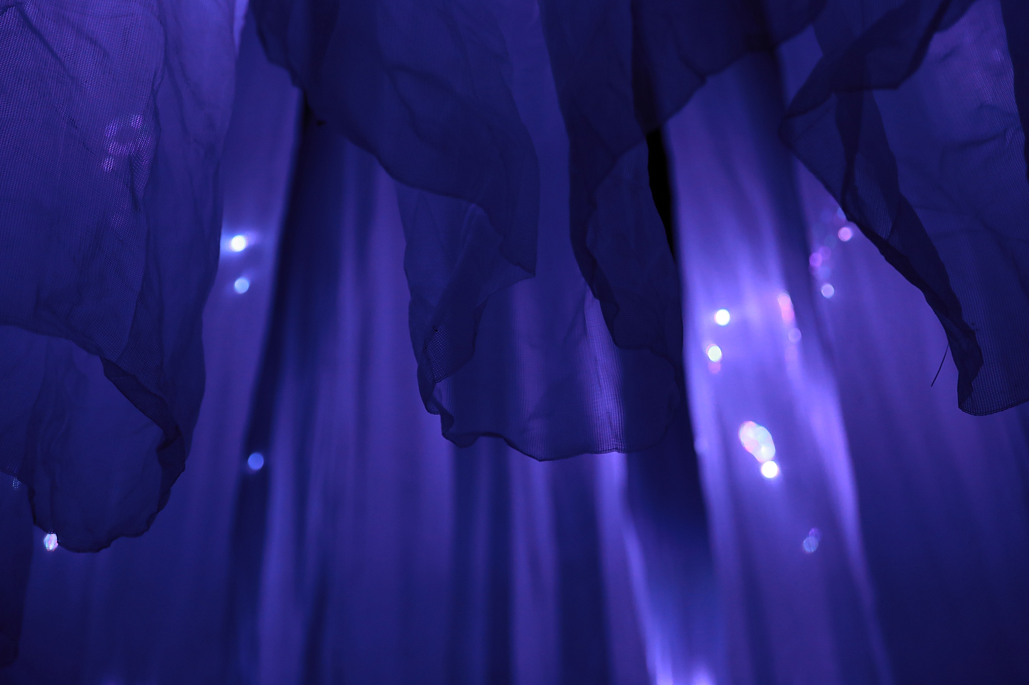 老程序员用几块破“蚊帐布”，创造最绚丽多彩的“云纱”艺术