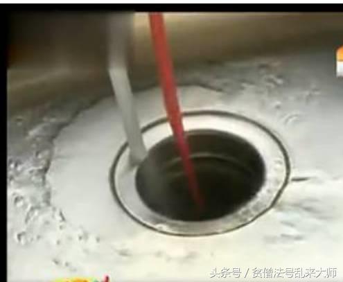 水槽被米饭堵住了怎么快速疏通,你家水槽堵了怎么办