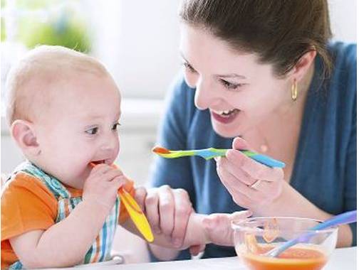 10个月宝宝辅食含在嘴里不吞咽,宝宝吃饭不吞咽什么原因