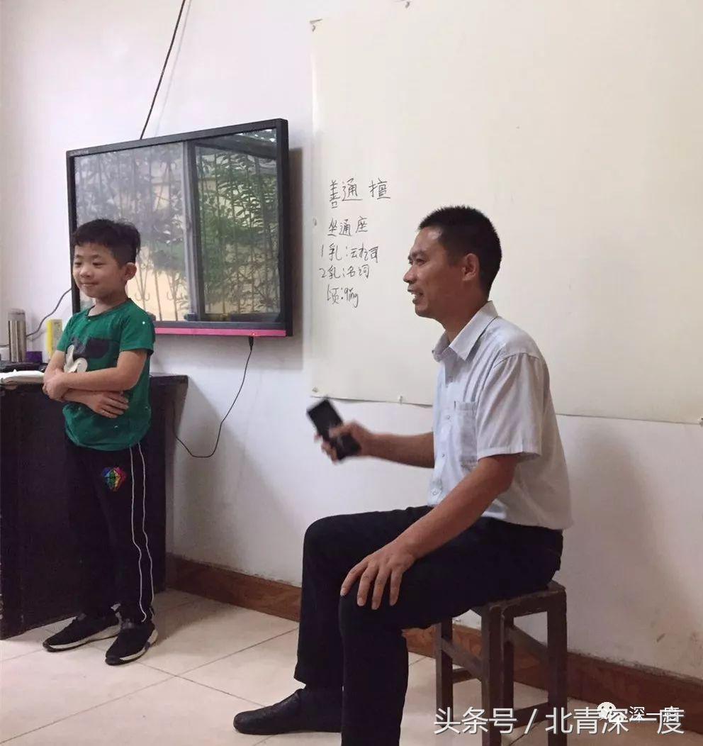 天才少女还是拔苗助长？这爸爸开私塾在家教，让十岁女儿上大专